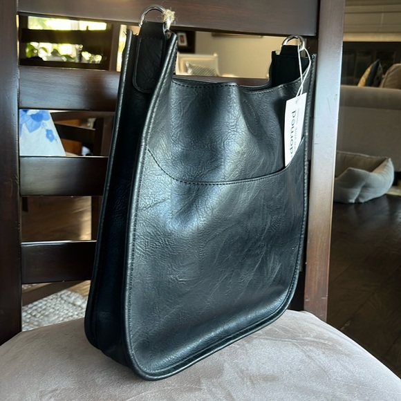 New with Tags Ahdorned Classic Vegan Leather Messenger Bag- no strap - Picture 4 of 5